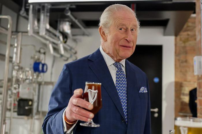 Re Carlo arriva su Prime Video con un nuovo documentario: la trama, il trailer e cinque curiosit&agrave; che non sapevi sul sovrano