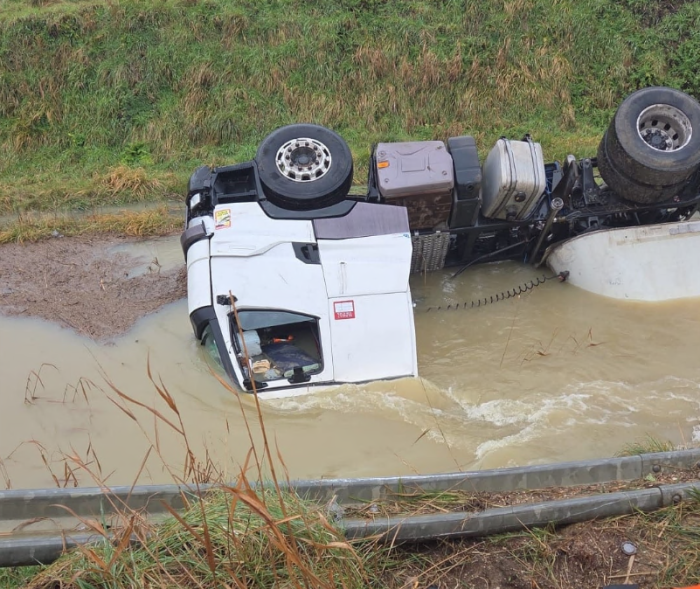 Tir si ribalta, problemi sulla ss 308
