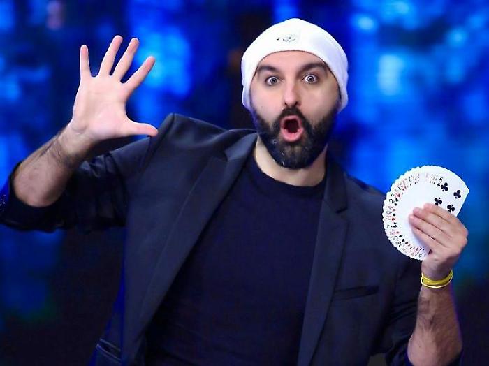 Oggi cucino io, tocca ad Andrea Paris: il comico, mago e illusionista indosser&agrave; la divisa da chef al Cnos Fap Casa del Ragazzo