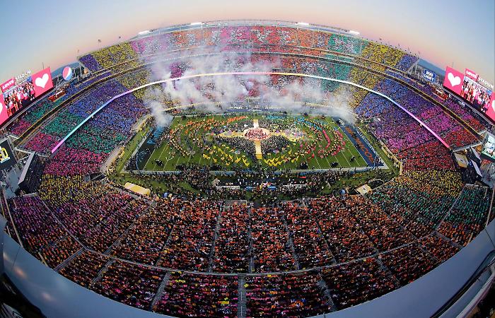 Super Bowl 2026, stanotte la finale tra New England Patriots e Seattle Seahawks: dove vederla in tv, orario, inno e Halftime Show