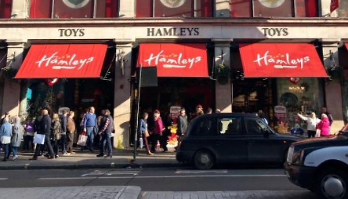 Lo storico negozio di giocattoli dei reali inglesi chiude in Italia due anni dopo l'apertura