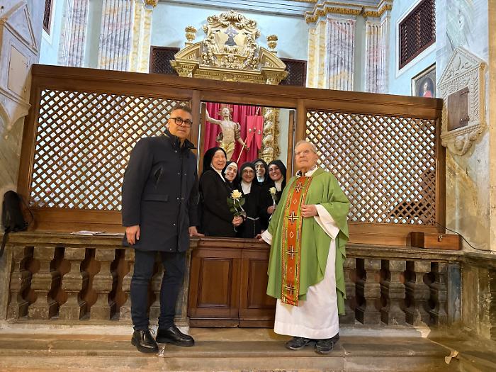 Montone: il saluto delle monache clarisse