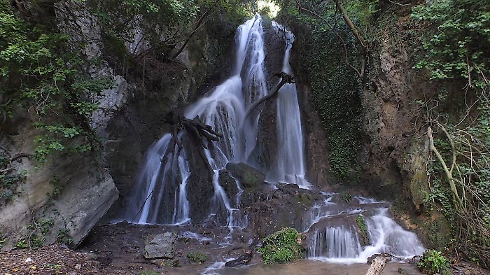 Cascate del fiume Menotre: come raggiungerle e dove ammirare il "velo della sposa"
