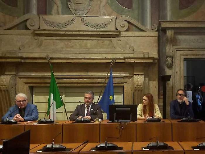 Con l&rsquo;app sulle tracce di Valentino: contenuti dedicati con audioguide, video storici e descrizioni