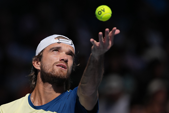 Tomas Machac, chi &egrave; l'avversario di Jannik Sinner a Doha: carriera, la passione per il basket, i precedenti con l'azzurro 