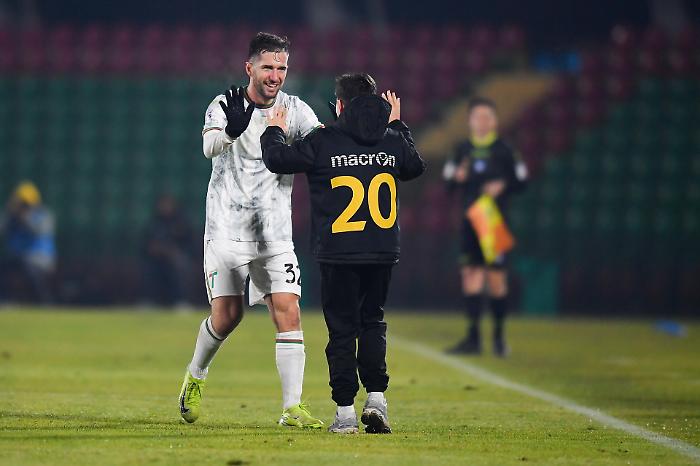 Ternana che bellezza, tris a Pineto e aggancio in classifica: 0-3