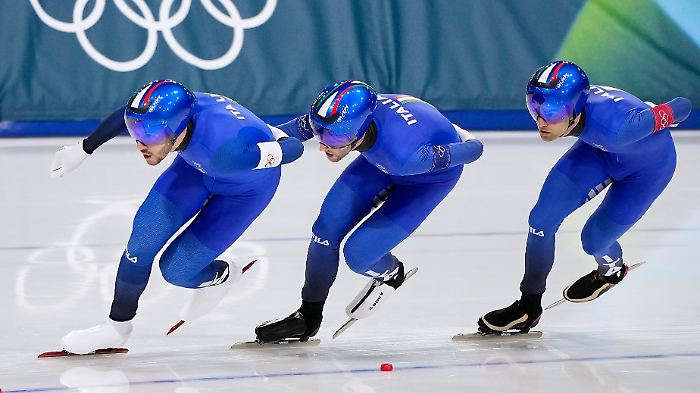 Milano-Cortina, oro dell'Italia nell'inseguimento uomini a squadre del pattinaggio: battuti gli Stati Uniti