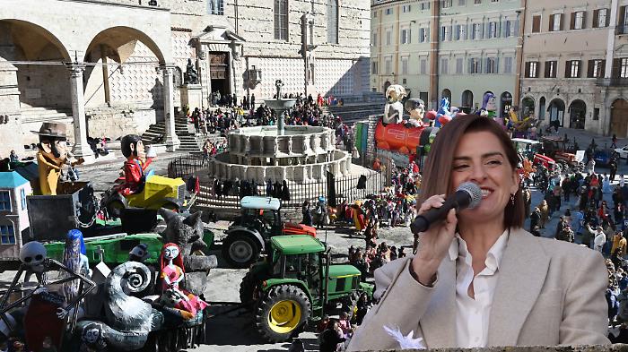 I carri del carnevale di San Sisto sbarcano in centro: festa grande in piazza IV Novembre