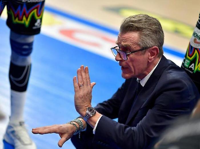 "Block Devils, tenere duro". Le parole di coach Lorenzetti sul momento della squadra e l&rsquo;ultima gara del girone di Champions