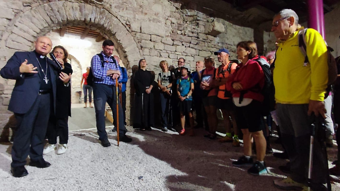 Assisi, porte aperte nel cuore del Vescovado: un viaggio dove Francesco si spogli&ograve; di tutto