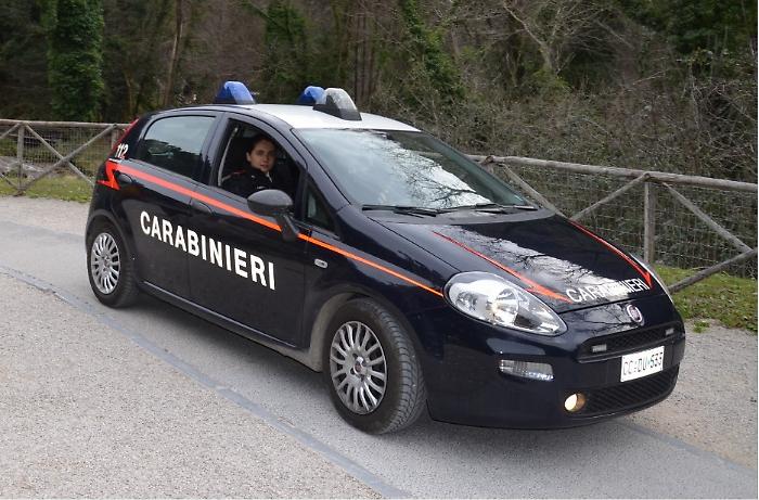 Terni, 17enne arrestato per spaccio e ricettazione: sorpreso nella comunit&agrave; di accoglienza dove alloggiava con cocaina, soldi, telefoni e carte di credito rubate