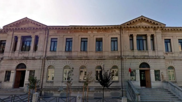 La Tittarelli si tinge di blu per la notte dei racconti: venerd&igrave; la primaria apre le porte a famiglie e bambini 