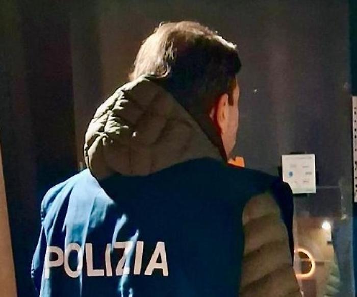 Terni, alcolici ai minori, risse, irregolarit&agrave; fiscali e violazioni in materia di igiene: chiuso locale pubblico. Il Comune revoca l'autorizzazione