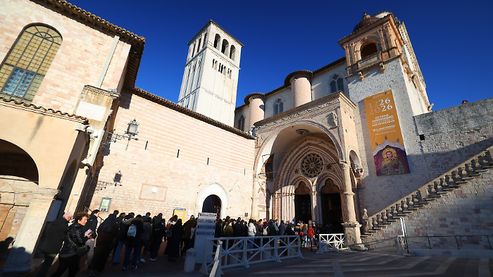 Ostensione di San Francesco: il percorso e i primi pellegrini della giornata 