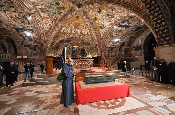 Francesco vive e la volta di Giotto ne avvolge le spoglie: il racconto del nostro tour in anteprima | FOTO E VIDEO