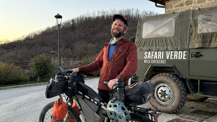 Da Pechino a Gubbio in bici:  il viaggio di 7 mila chilometri di Matteo Stella