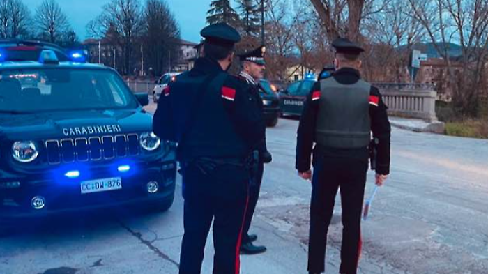 Girava per strada con un coltello a serramanico: denunciato 20enne