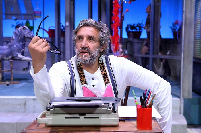 Flavio Insinna al Teatro degli Illuminati a Citt&agrave; di Castello con Gente di facili costumi