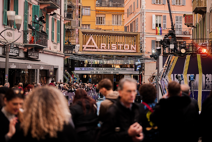 Sanremo 2026, come funziona il voto: il peso delle giurie e cosa cambia serata per serata 