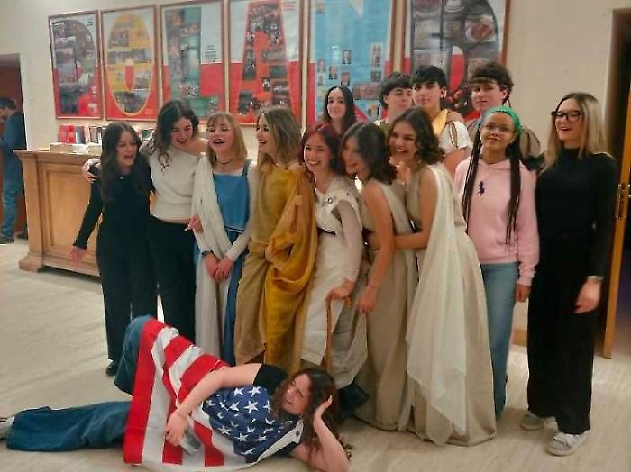 I talenti degli studenti protagonisti alla Notte del Properzio: coreografie, musica e letture, cinema e laboratori