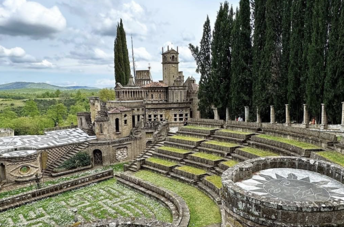 Umbria segreta: scopri la Scarzuola, il sogno di Tomaso Buzzi nel luogo dove preg&ograve; San Francesco