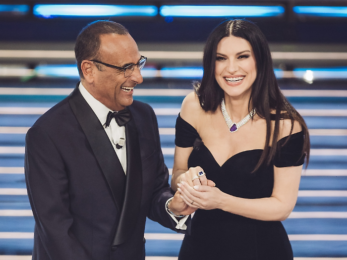 Sanremo 2026, la scaletta minuto per minuto della seconda serata: gli orari degli ospiti e dei cantanti in gara