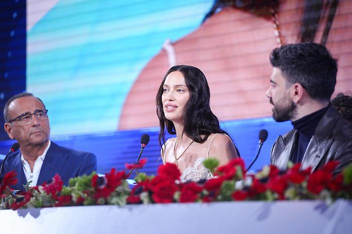 Sanremo 2026, tutto sulla terza serata: chi canta, co-conduttori, super ospiti e la finale delle Nuove Proposte