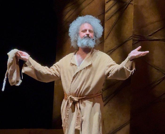 Il labile confine tra santit&agrave; e follia: Franciscus di Cristicchi incanta il Morlacchi