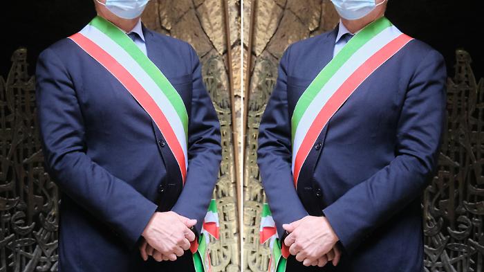 Il lettore del nostro giornale ha ragione: salviamo il Tricolore visto al contrario