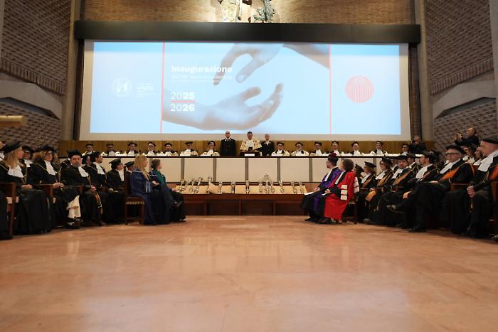 Cura e pace risuonano a Palazzo Murena: Marianelli inaugura il 718esimo anno accademico dell'Universit&agrave; di Perugia