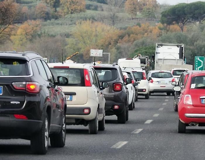 Doppio incidente in superstrada a Perugia: tamponamento nella galleria Volumni. Code da Prepo