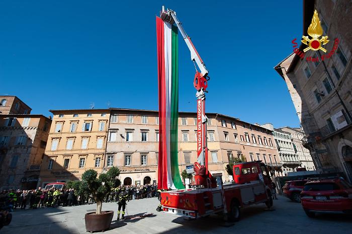 L&igrave; dove serve: celebrati gli 87 anni del Corpo nazionale dei Vigili del Fuoco. In centro a Perugia la prima festa commemorativa