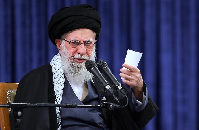 Iran, media israeliani: "Recuperato il corpo di Khamenei"