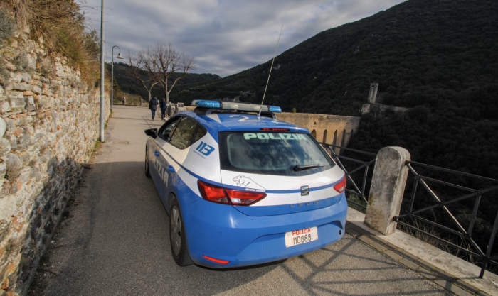 Furti e utilizzo indebito di carte: arrestato un 24enne dalla polizia di stato