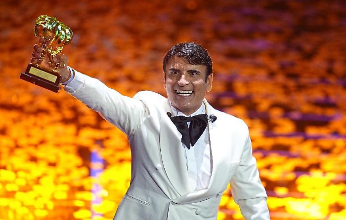 Sal Da Vinci vince il Festival di Sanremo. Sayf secondo. La classifica finale | VIDEO
