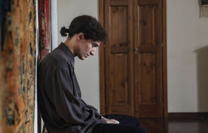 Franco Battiato. Il lungo viaggio arriva stasera in tv su Rai 1: il film evento dedicato al Maestro con Dario Aita 