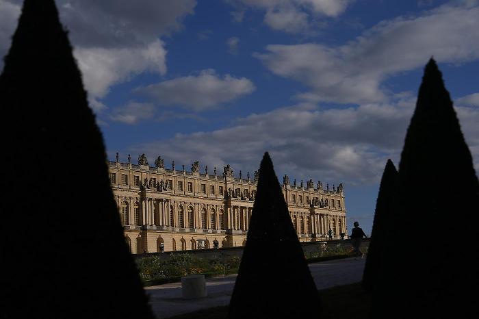 Le 7 curiosit&agrave; sulla reggia di Versailles: nata come padiglione di caccia, la mano di Rockefeller e quanta acqua utilizzata per le fontane