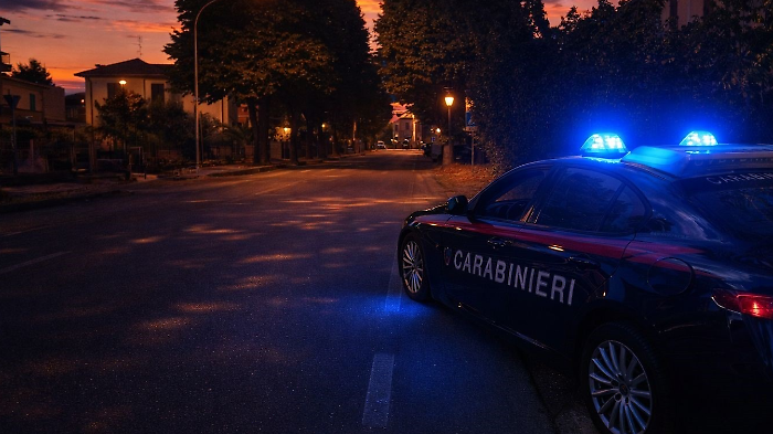 Sorpreso in auto con 14 involucri di cocaina: arrestato 21enne 