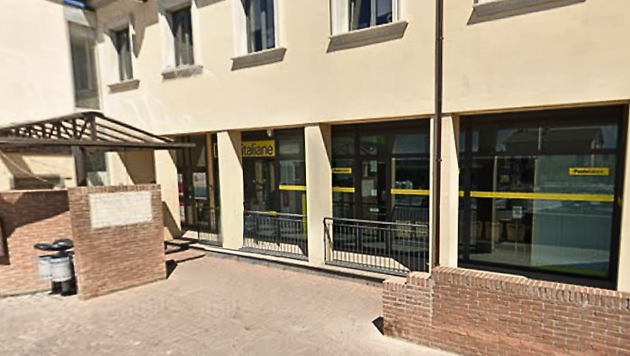 Gualdo Tadino, chiude l'ufficio postale di piazza Mazzini: lavori per il progetto Polis 