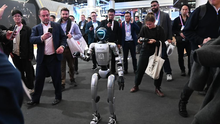Dal robot che porta le valigie al passaporto digitale per animali: il futuro visto al Mwc di Barcellona