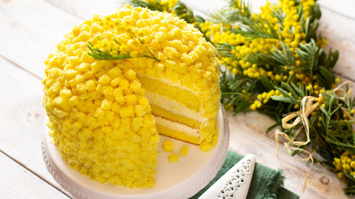 Chi ha inventato la torta mimosa e perch&eacute; si chiama cos&igrave;? Storia (e ricetta) del dolce simbolo dell&rsquo;8 marzo Giornata della donna
