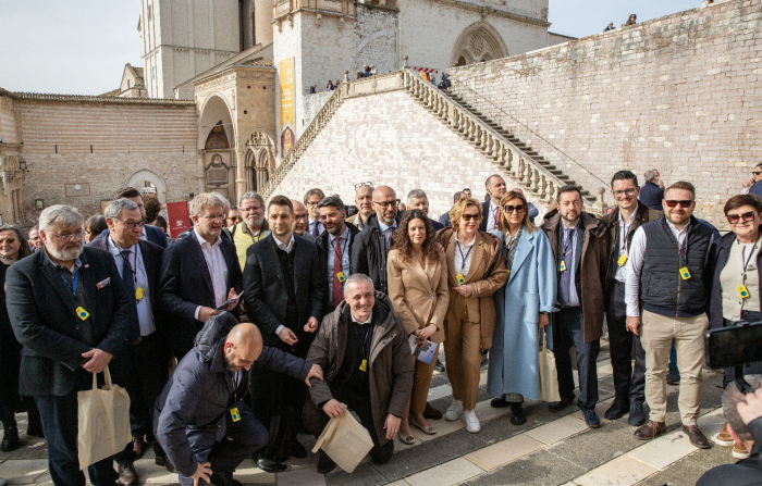 Ostensione di San Francesco, europarlamentari ad Assisi in preghiera davanti alle spoglie del Santo