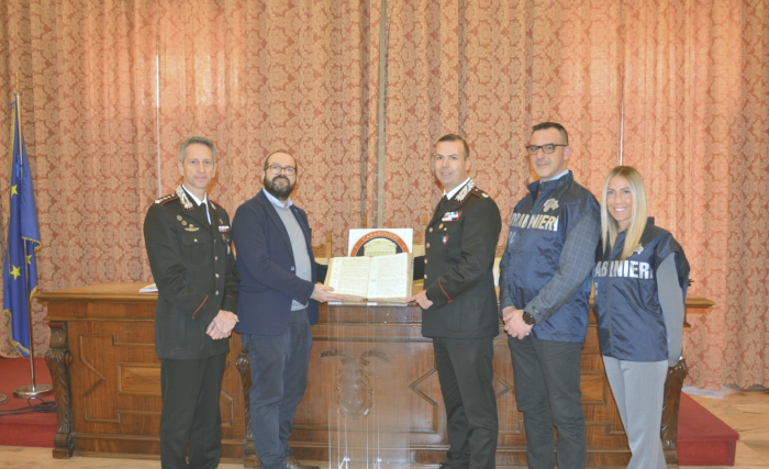 Manoscritto del Cinquecento trovato al mercato antiquario: i carabinieri di Perugia lo restituiscono all&rsquo;Archivio di Stato di Salerno