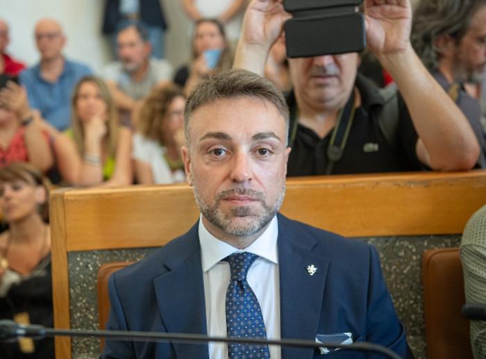 Stop al far west dei negozi in centro storico: atto dei 5 stelle contro il commercio selvaggio