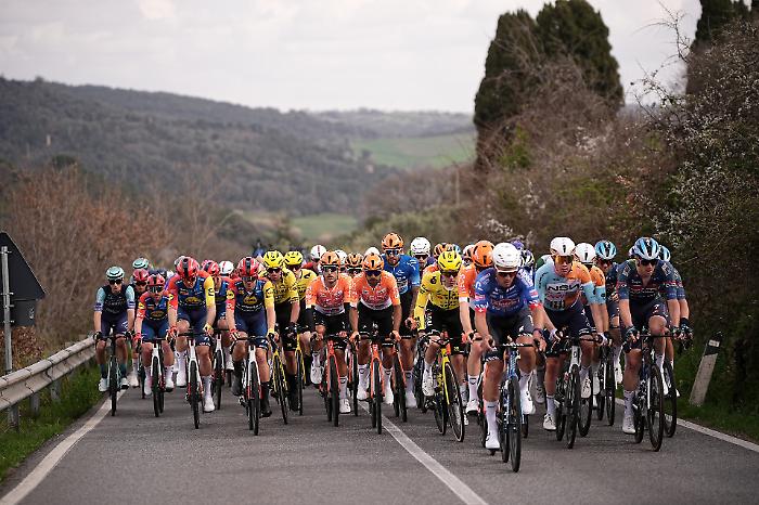 La Tirreno-Adriatico passa in Umbria, occhio alle chiusure stradali: come cambia il traffico