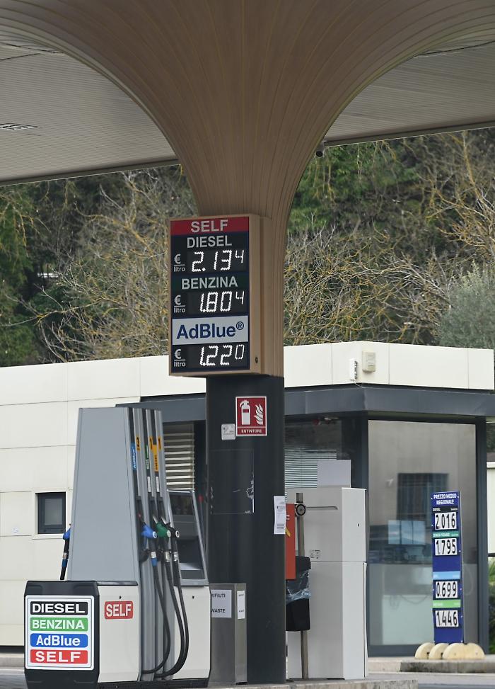 Prezzi dei carburanti alle stelle