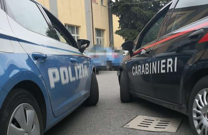 Preso in giro e ricoperto di insulti mentre va a scuola: il questore ammonisce cinque bulli 