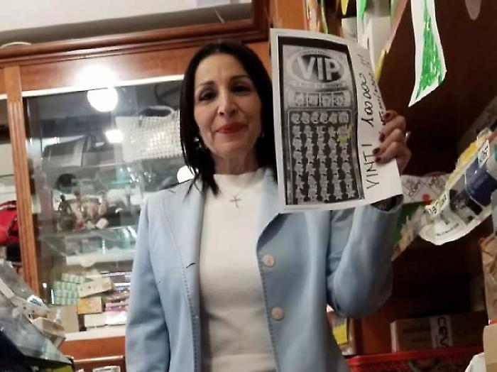 Gratta e 'trova' i 100 mila euro: la vincitrice &egrave; una commessa