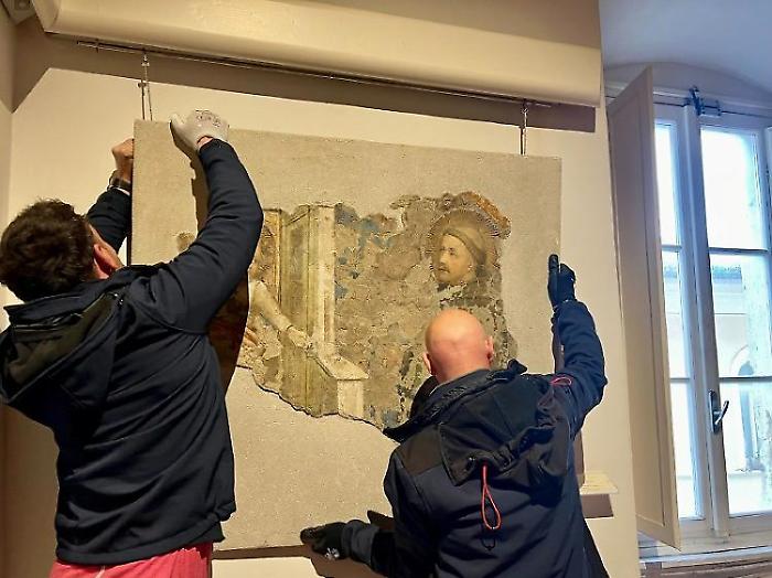 La Madonna col bambino trasferito da Assisi alla Galleria nazionale