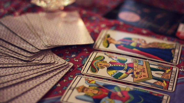 Maghe e cartomanti, un business da 6 miliardi. Come funziona il sistema che truffa milioni di italiani: da Wanna Marchi al caso di Perugia